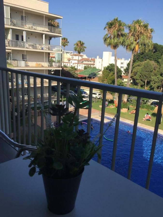 Carihuela Palace Beach Apartment Torremolinos Luaran gambar