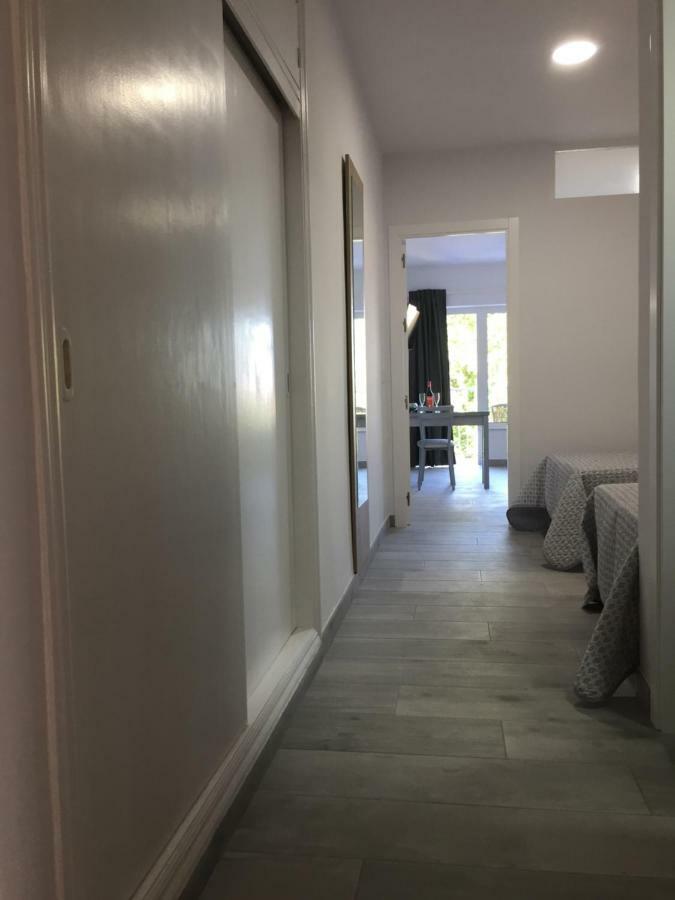 Carihuela Palace Beach Apartment Torremolinos Luaran gambar