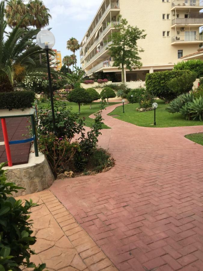 Carihuela Palace Beach Apartment Torremolinos Luaran gambar